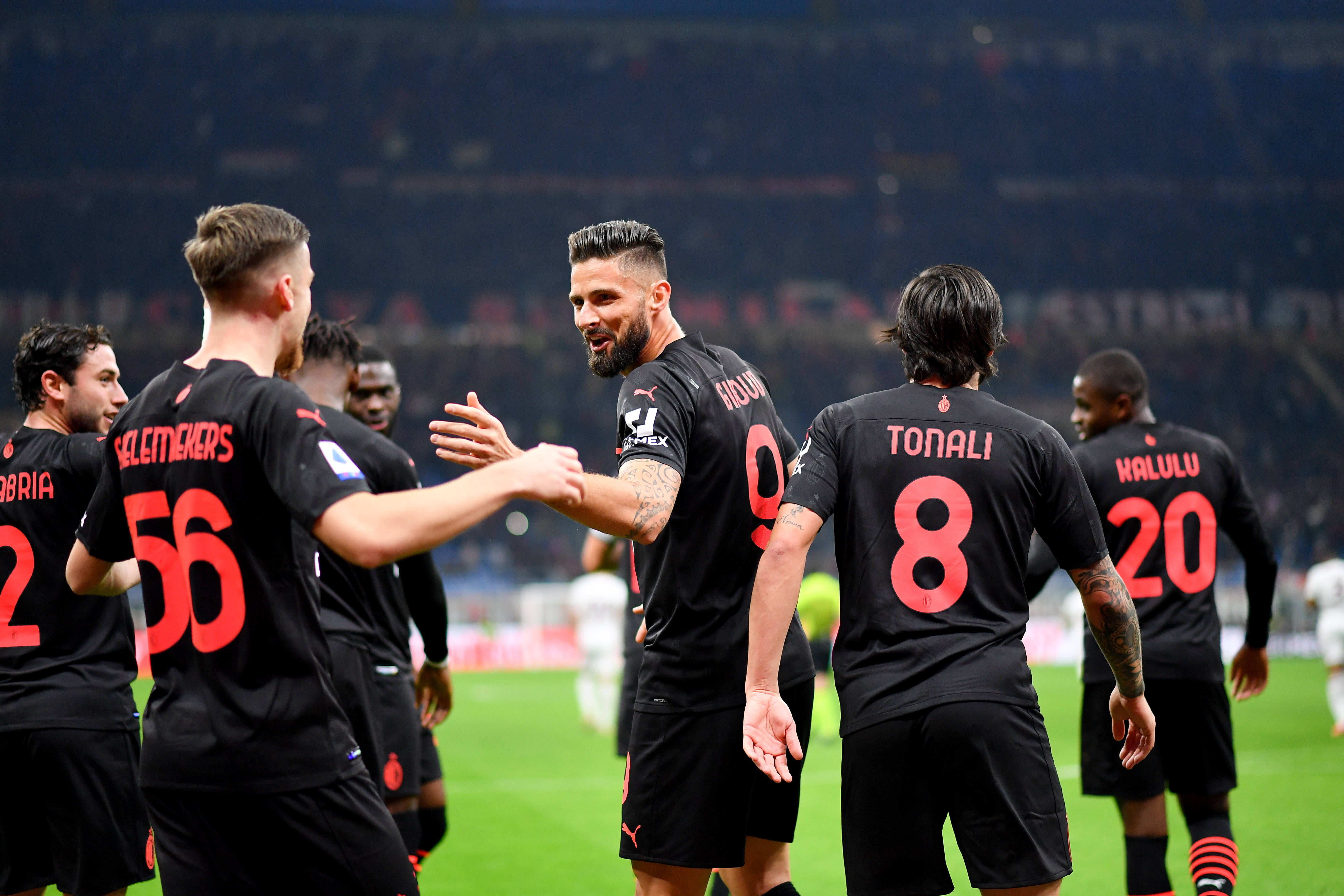 穆帅：当年我给了麦克托米奈生涯首秀，今天他给我他的球衣（穆里尼奥：我曾让麦克托米奈完成首秀，如今他把球衣送给了我）