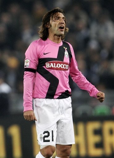 代表皇马出战338场比赛，巴尔韦德成队史出场次数最多的乌拉圭人（出战皇马338场，巴尔韦德成队史乌拉圭球员出场第一人）