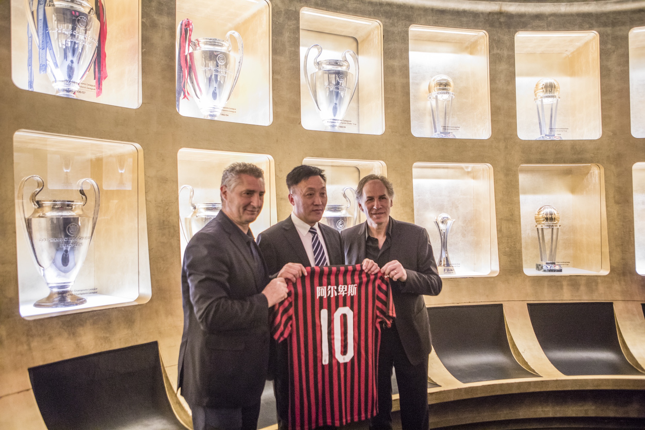 此次未入选巴西队身价前10：拉菲尼亚、萨维尼奥、马丁内利在列（本期巴西队落选者身价前十：拉菲尼亚、萨维尼奥、马丁内利上榜）