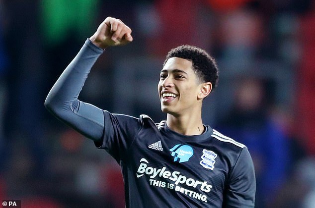 美记：艾顿因病缺席湖人今天训练，但他将随队前往犹他州（美媒：艾顿因病缺席湖人今日训练，仍将随队赴犹他）