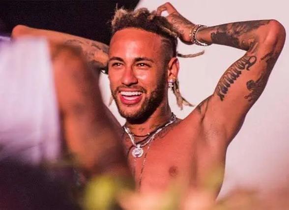 利物浦跟队记者连曝五条猛料，全面解析萨拉赫风波（利物浦随队记者五连爆：萨拉赫风波全方位解读）