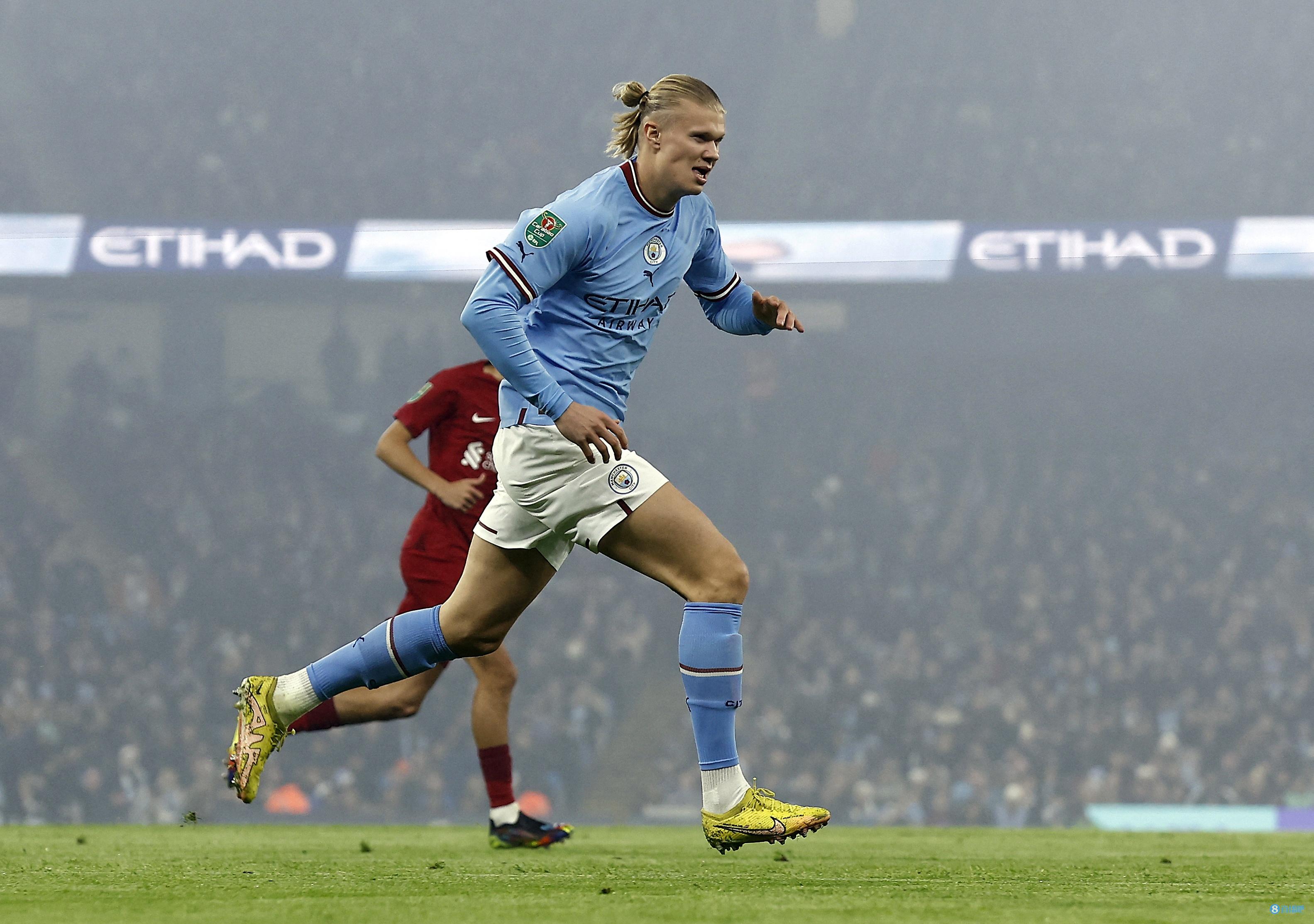 自杀事件后两年，贝卡-贝卡重回赛场并再度取得进球（自杀风波过去两年，贝卡-贝卡重返赛场再度破门）