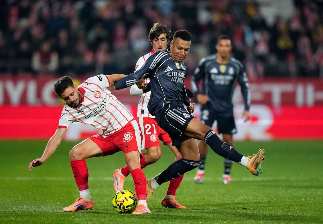 波兰足协谴责投掷烟火球迷：绝不容忍任何违反安全规定的行为（波兰足协痛斥投掷烟火球迷：对任何违反安全规定的行为零容忍）