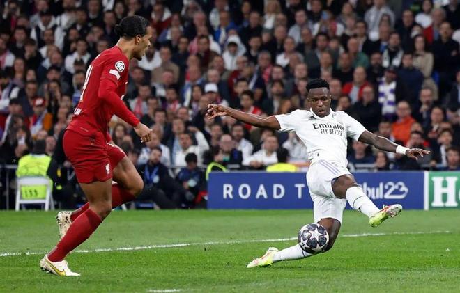 贴地斩助国米取胜，卡洛斯-奥古斯托打进生涯欧冠处子球（卡洛斯-奥古斯托欧冠首球，贴地斩助国米告捷）