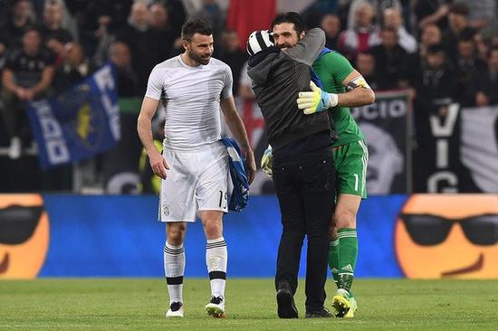 奥斯卡报平安：感谢球迷们的祝福和留言，我没事的