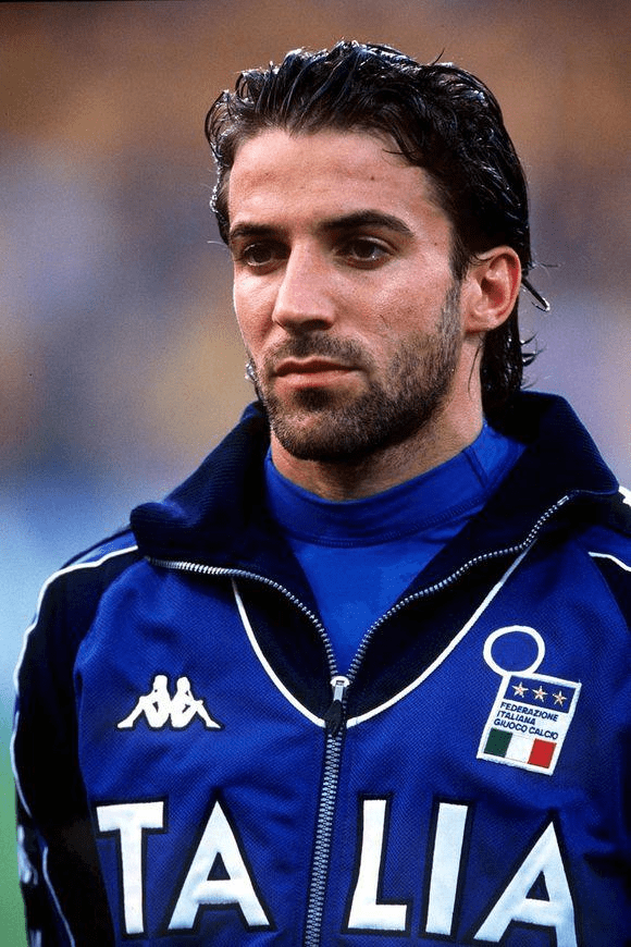 前锋单刀破门，决绝果断引喝彩（前锋单刀冷静终结，果敢一击引全场喝彩）