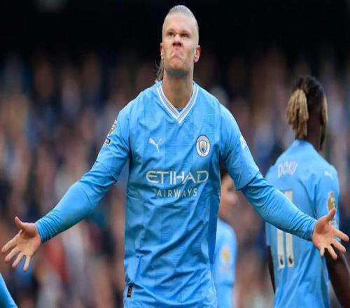 马尔卡宁持续得分表演，半场17分扛起进攻大旗（马尔卡宁手感火热，半场17分领衔进攻）