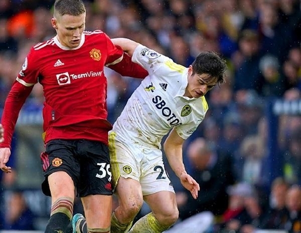 澳超半场：德利安诺夫两送失误，麦克阿瑟暂2-1喷气机（半场战报：德利安诺夫两度失误，麦克阿瑟暂以2-1领先喷气机）