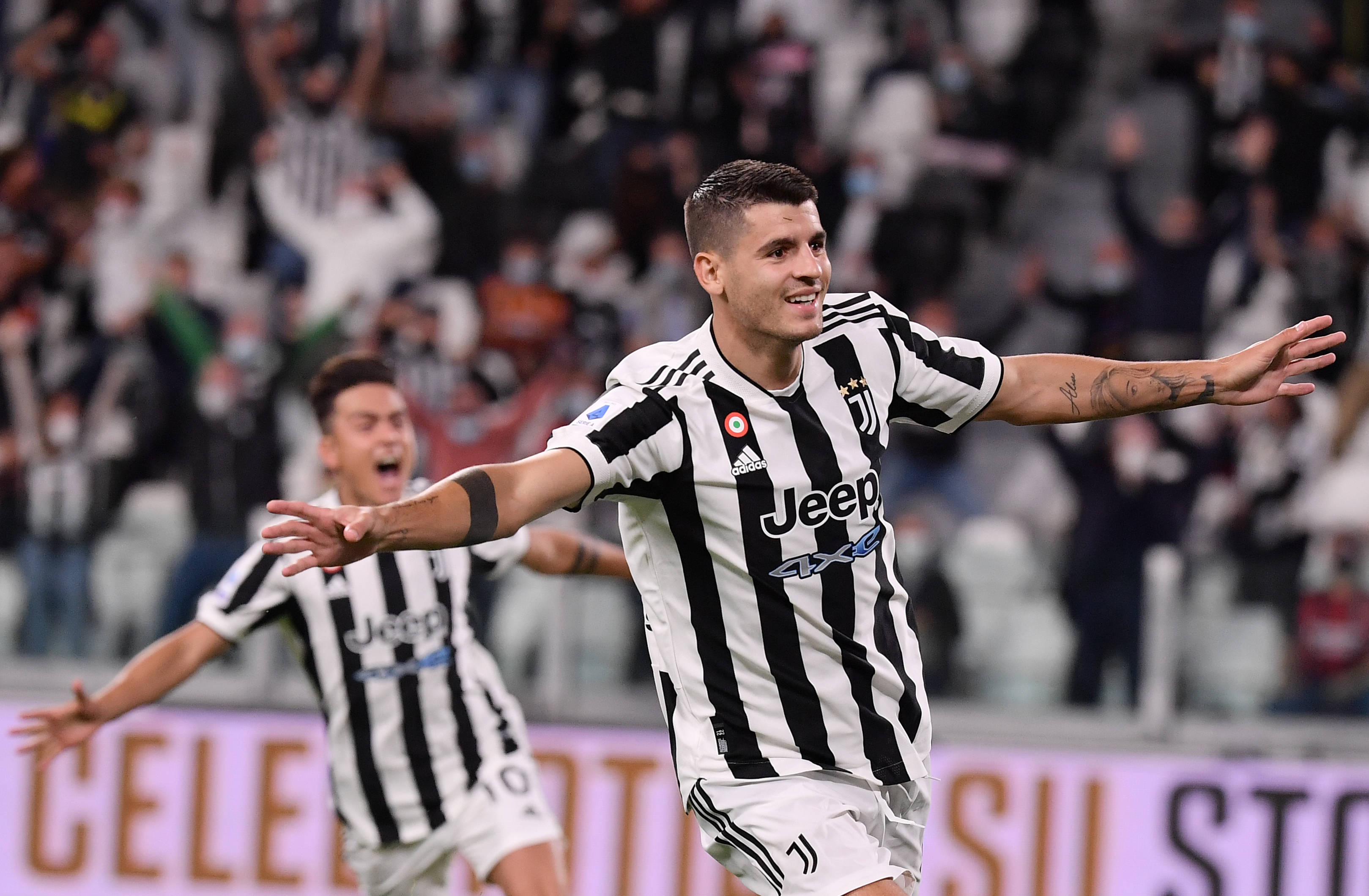 国脚助攻完成制胜球，球迷沸腾（国脚妙传造就制胜一球，球迷沸腾）